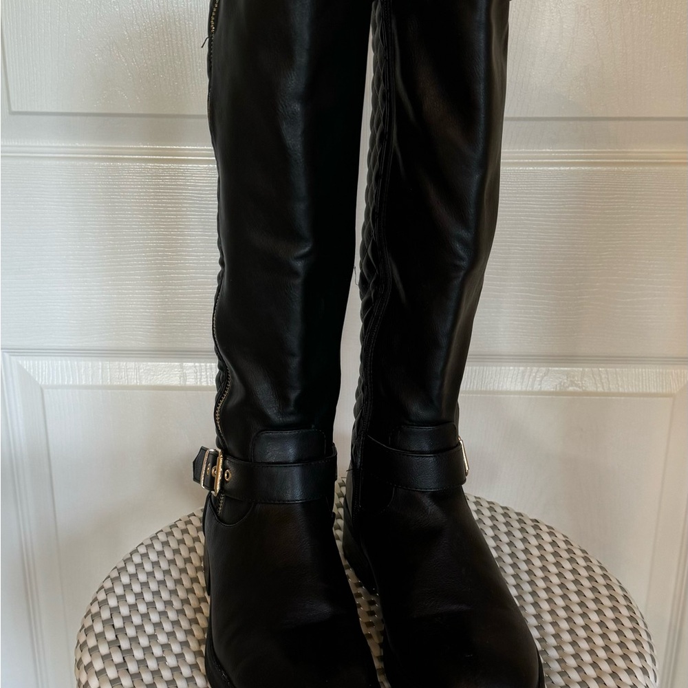 Comfortable classic black boot with gold hardware sz 7.5 - Picture 12 of 16